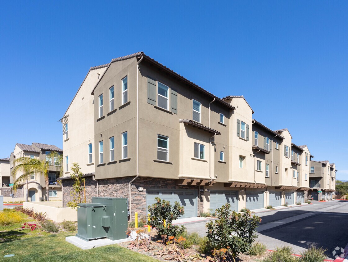 Apartamentos - Park West Townhomes