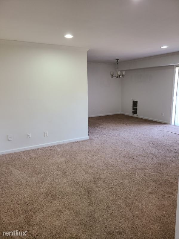 Building Photo - 3 br, 1.5 bath Condo - 12658 Dara Dr Apt #102