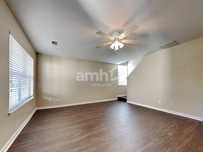 Foto del edificio - 9001 Greenbriar Dr