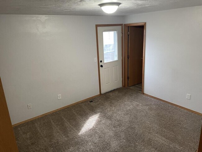 Building Photo - 2010 Del Rio Ave SE