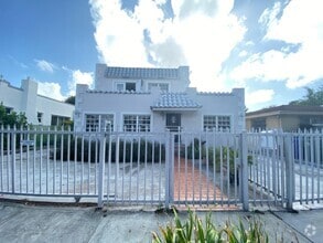 Building Photo - 1664 SW 9th St