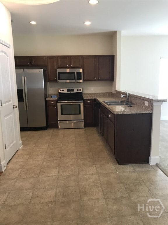 Building Photo - 210 Canyon Oak Loop