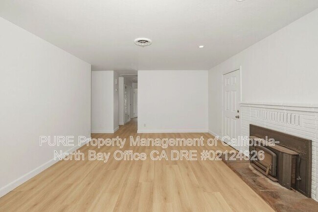 Foto del edificio - 1040 S Cloverdale Blvd