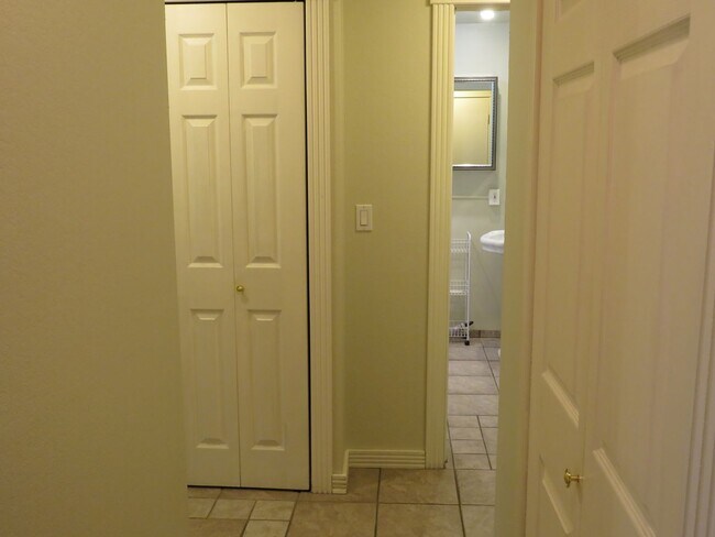 Foto del edificio - Totem Lake Cute 1bed/1bath ground floor Condo! $1695.00