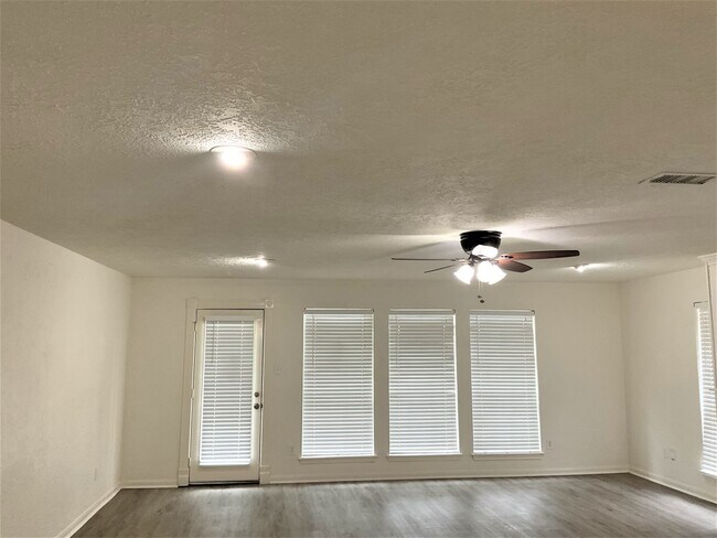 Building Photo - 9511 Rannock Way