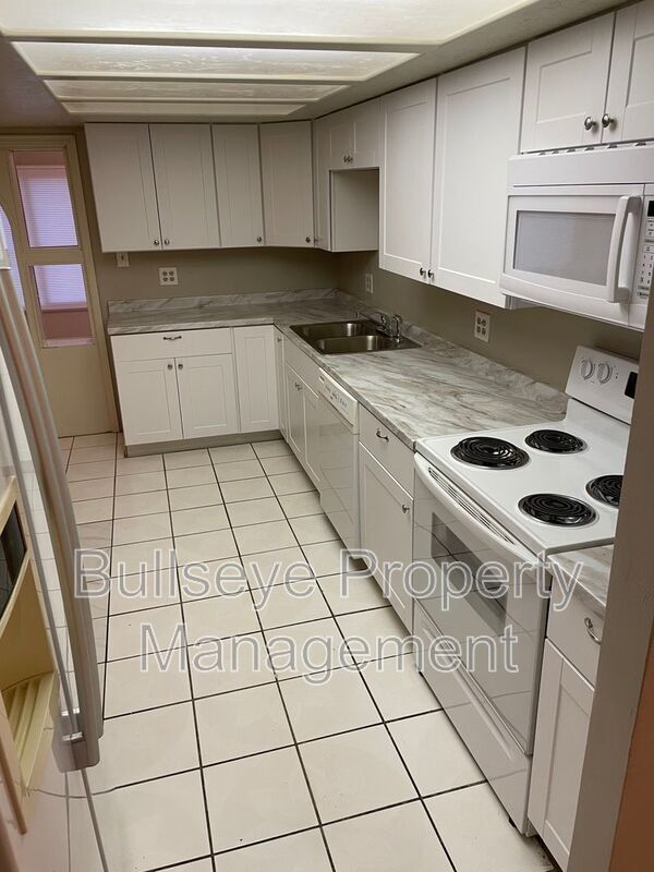 Building Photo - 6406 W Rose Ln