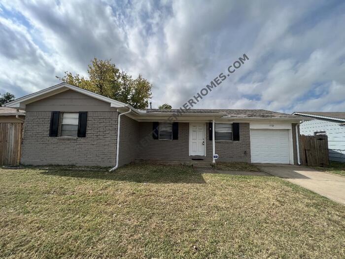 Foto principal - 1321 North Christine Dr. Midwest City, OK ...