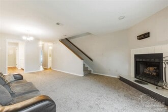 Building Photo - 912 Brookside Pl