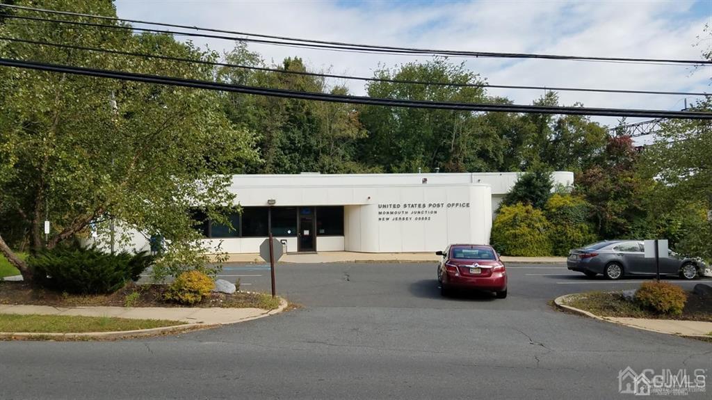 Foto del edificio - 648 Ridge Rd