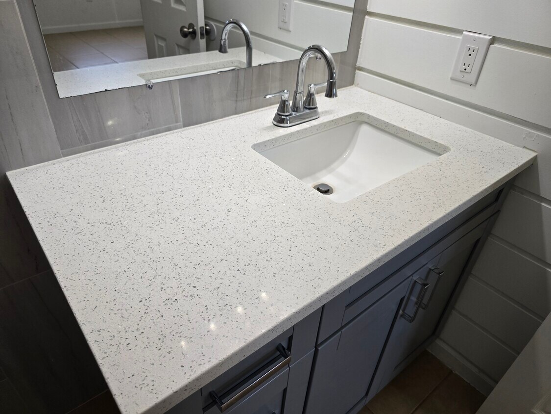 Foto principal - 1401 Village Blvd