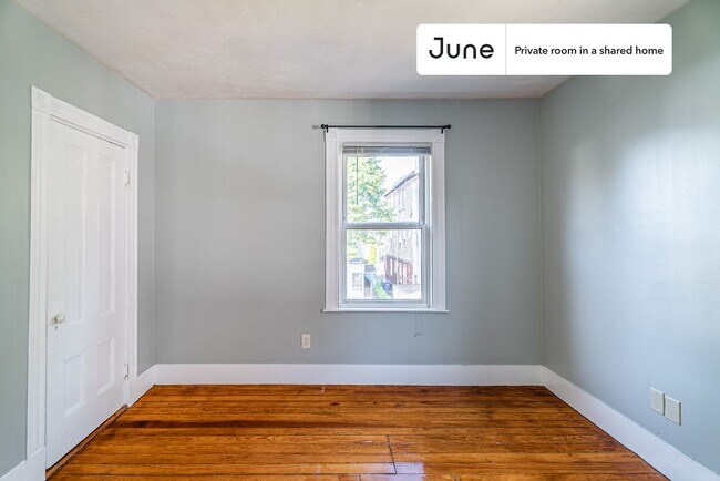 Building Photo - Room in Shared 6 bed/2 bath home