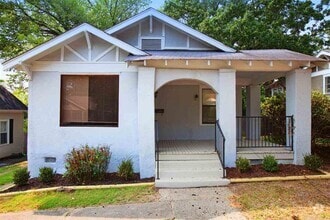 Building Photo - 210 N Cedar St