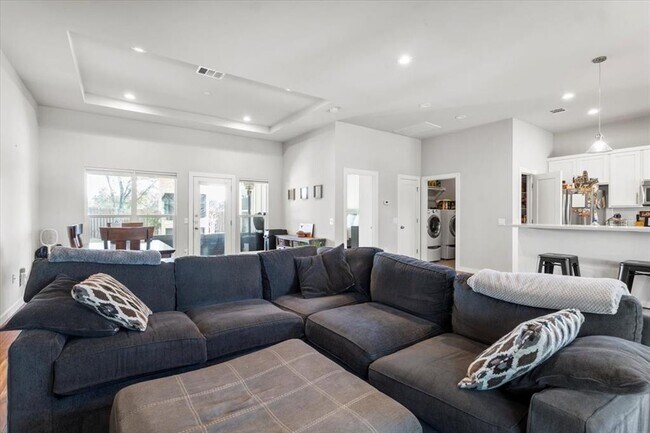 Building Photo - 15202 Cavalier Canyon Dr