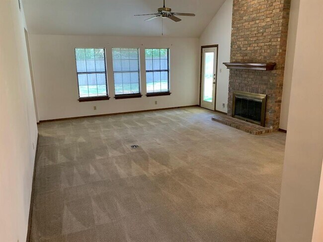 Foto del edificio - 6104 John Chisum Ln