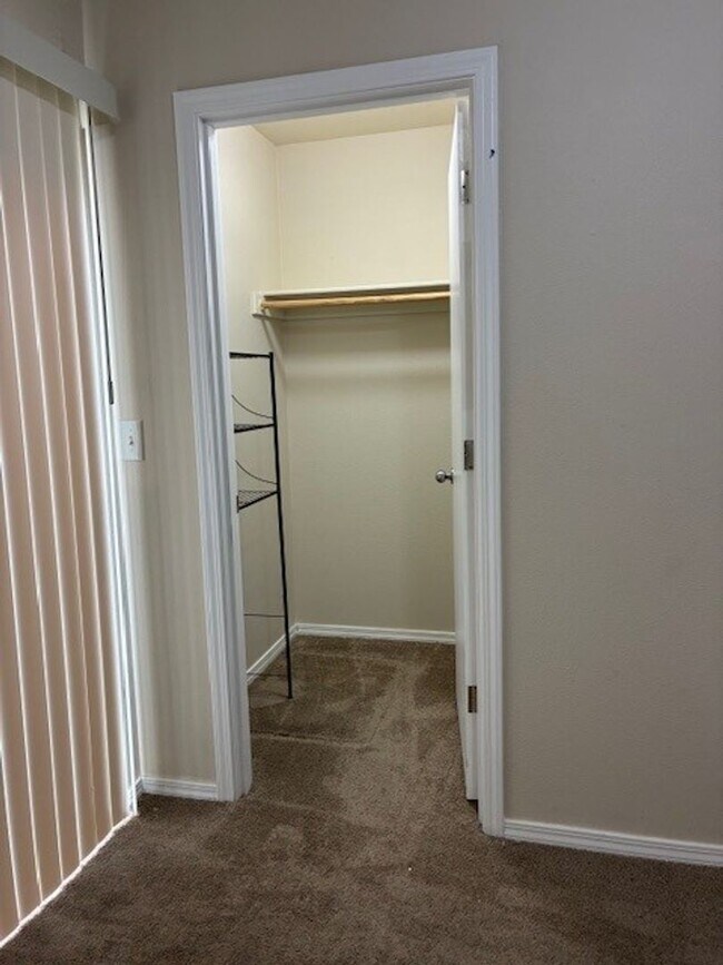 Building Photo - Division 16 Plex