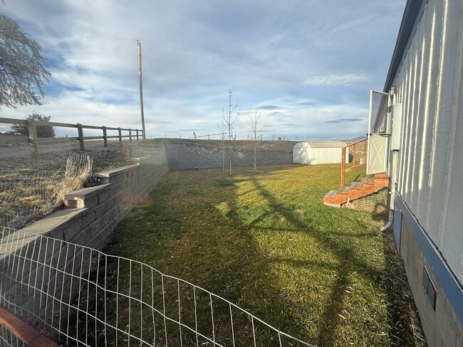 Building Photo - 3 bedroom 2 bath home in Country Setting