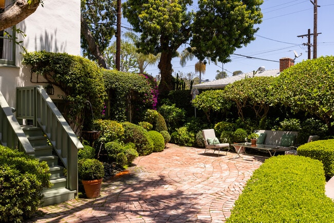 Foto del edificio - 1393 Rose Ave