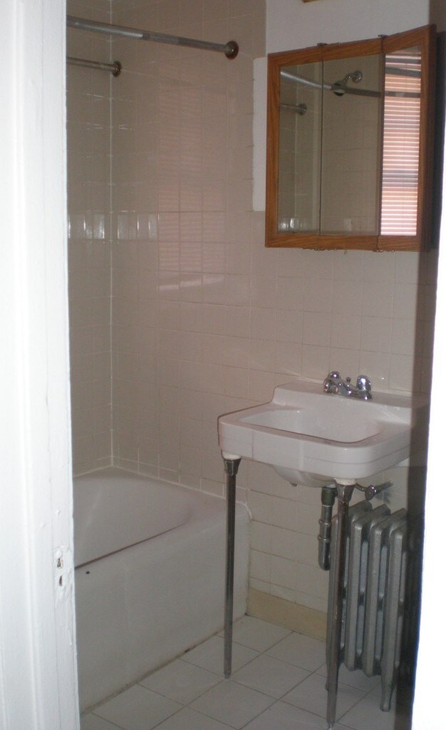 Bathroom - 7901-7909 S Phillips Ave
