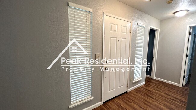 Foto del edificio - 3 br, 2 bath House - 7933 Eagle Peak Wy