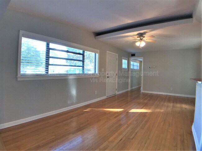 Foto del edificio - 2618 Cole Rd