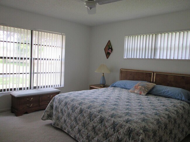 Foto del edificio - 4205 Pear Tree Cir