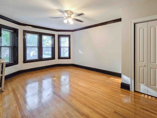 Foto del edificio - 5057 N Wolcott Ave