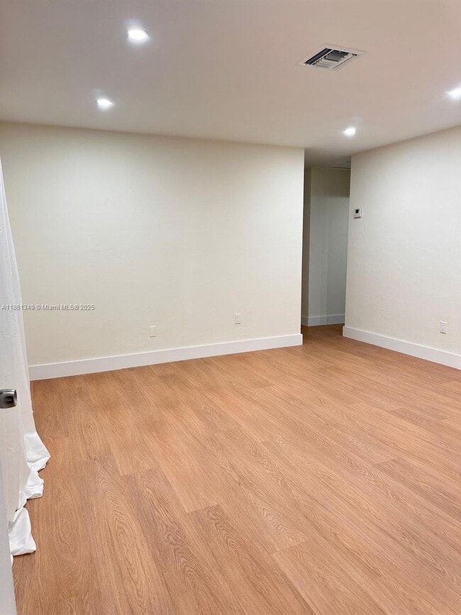 Foto del edificio - 1150 SW 12th St