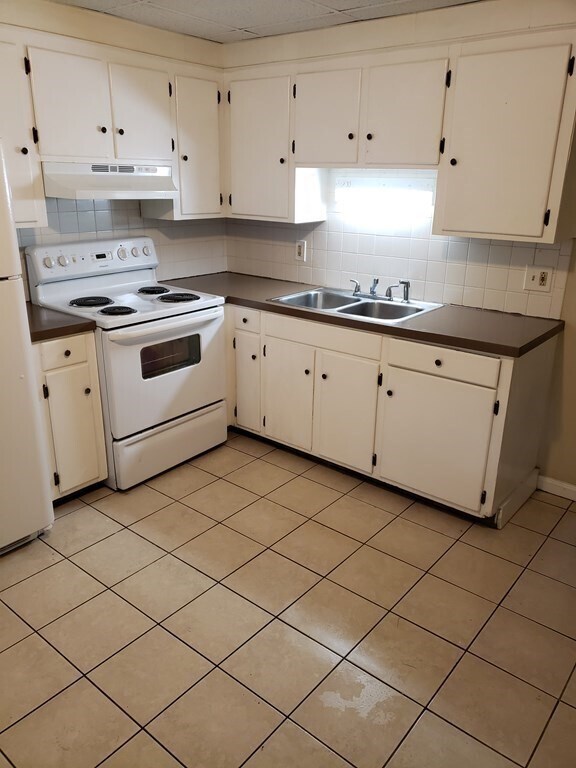 Building Photo - 6 Randall Ln