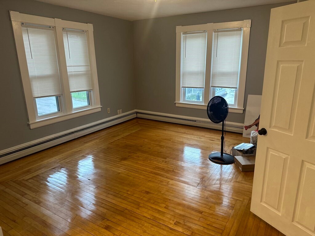 Primary Photo - 30 Riverview St