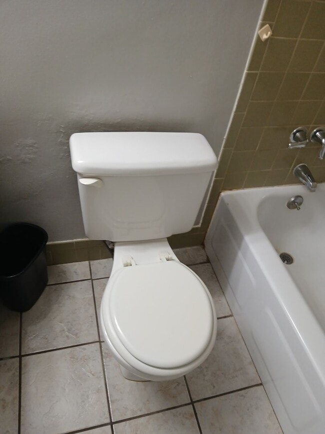 Building Photo - Updated 2 Bed / 2 Bath Home for Rent – Nea...