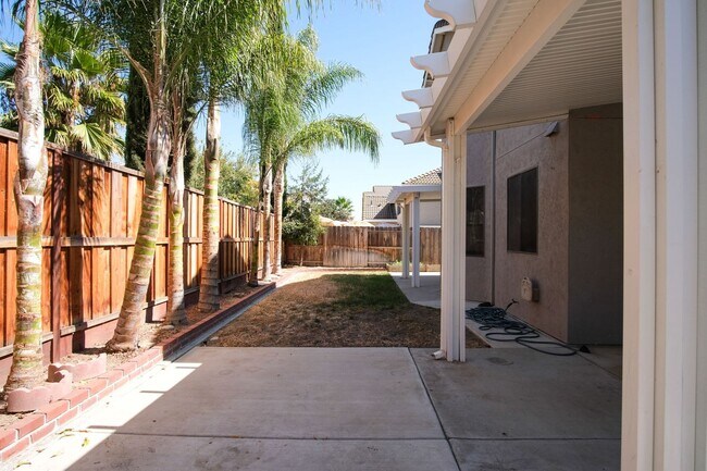 Foto del edificio - Beautiful 4 Bedroom / 3 Bath!