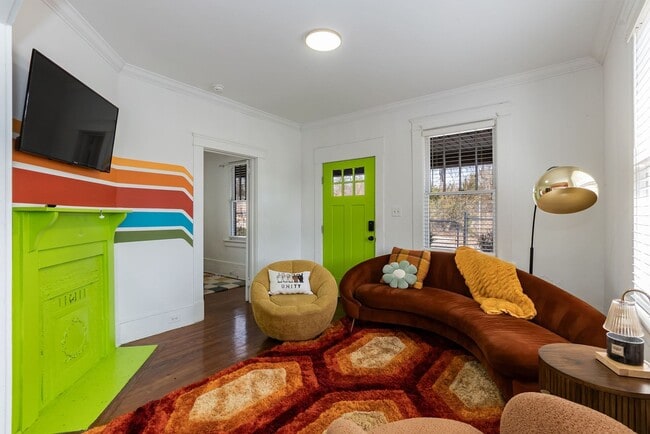 Foto del edificio - Three Bedroom Home!