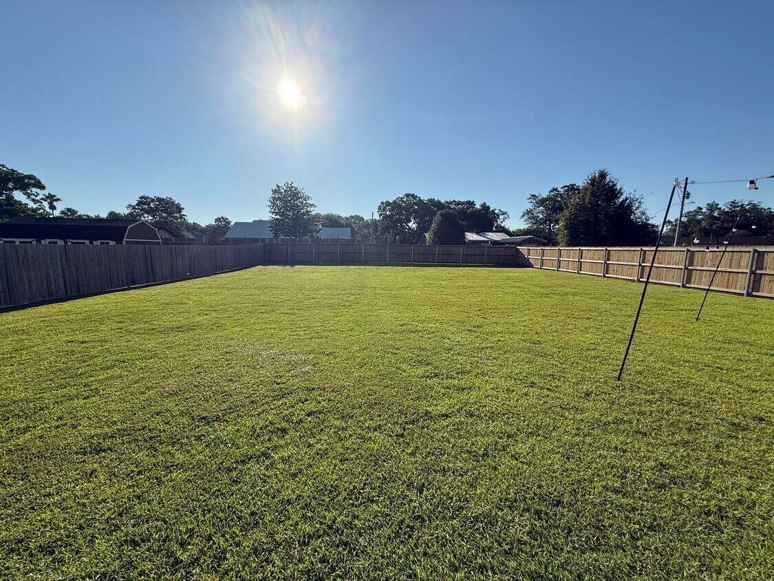 Foto del edificio - 23257 Ridgewood Dr