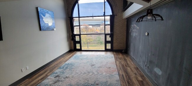 Foto del edificio - 600 Broadway Ave NW