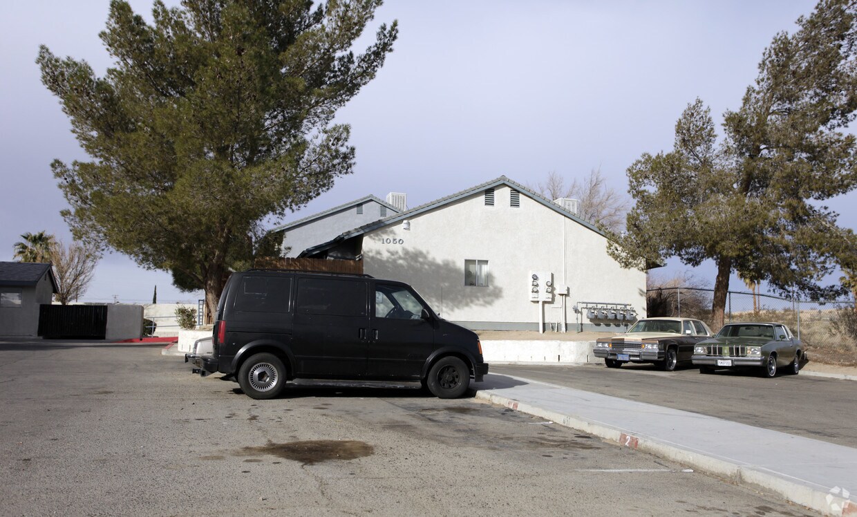 Foto principal - 1050 Deseret Ave