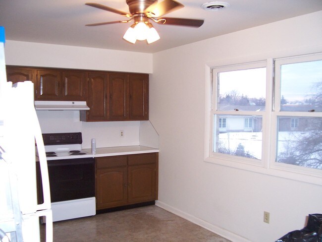 Building Photo - 505 E Elmwood Ave