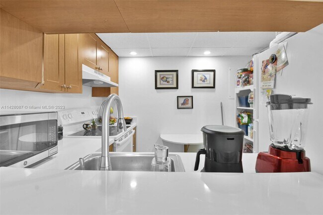 Foto del edificio - 11800 SW 18th St