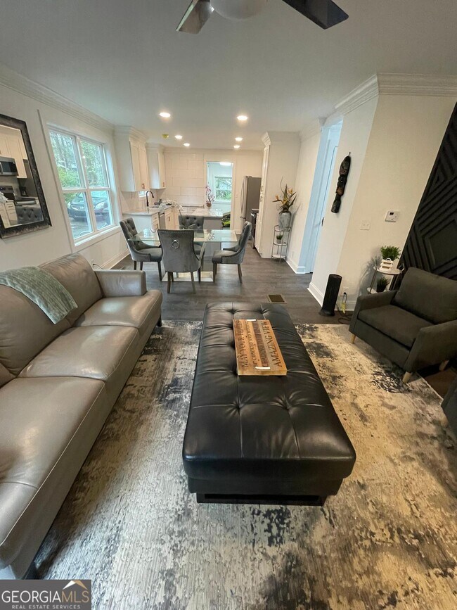 Foto del edificio - 1914 Montrose Dr