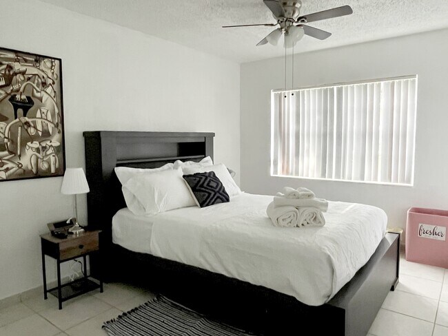 Foto del edificio - 1228 NW 7th Ter