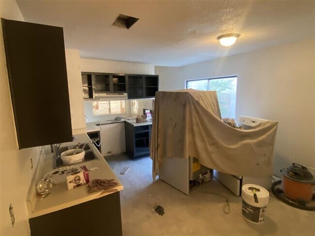 Foto del edificio - Cute 3/2 duplex with a garage