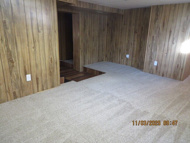 Foto del edificio - 921 W 8th St