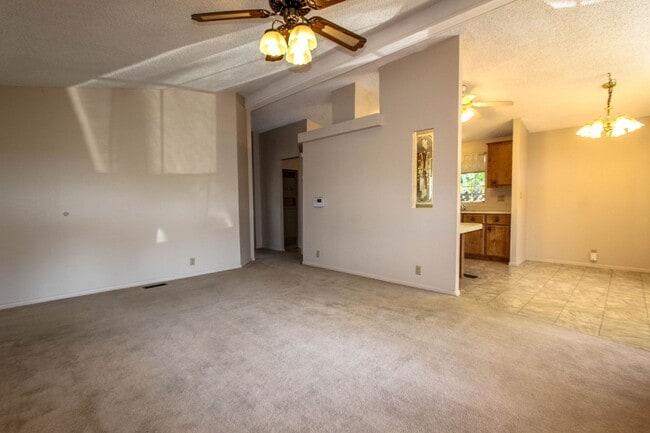 Foto del edificio - 2851 Smoke Tree Ln