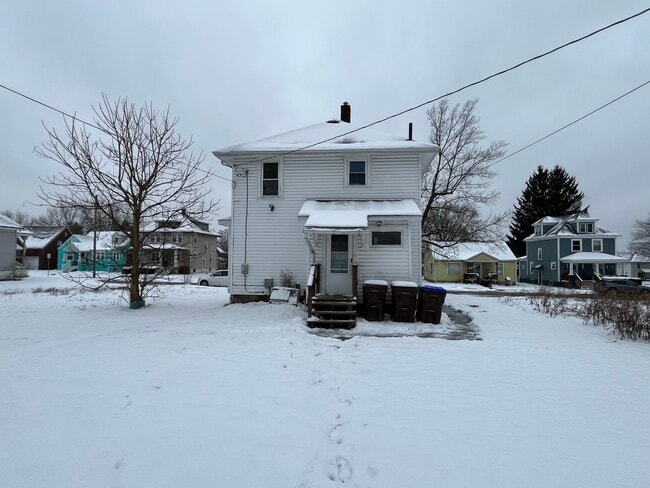 Foto del edificio - 769 Sherman Ave Ave