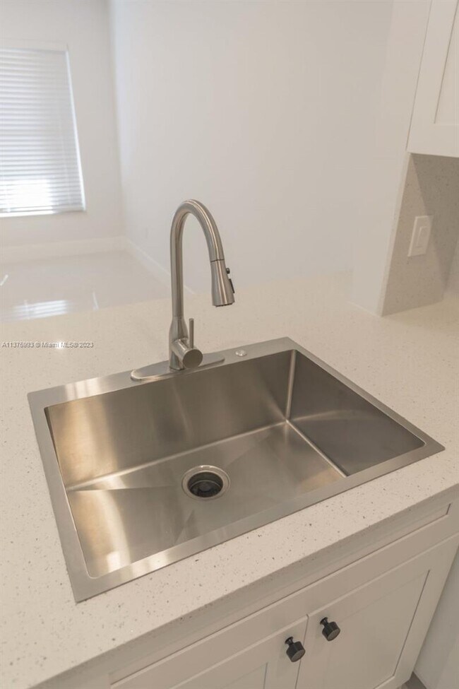 Foto del edificio - 2500 W 67th Pl