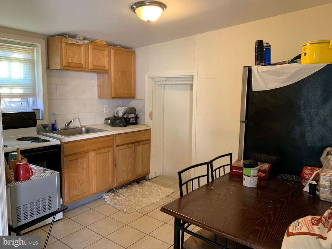 204 East Bridge St Unit REAR APT, Morrisville, PA 19067 Room for Rent