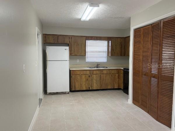 Building Photo - 2118 W Comanche Ave