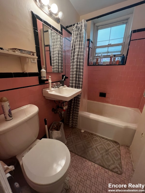 Foto del edificio - 1555 Beacon St