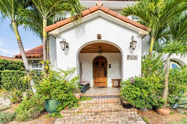 Building Photo - 626 N Palmway