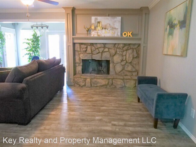 Building Photo - 2 br, 1.5 bath House - 8131 NW 23rd St - 8...
