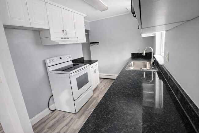 Building Photo - 39 Bishop Dr